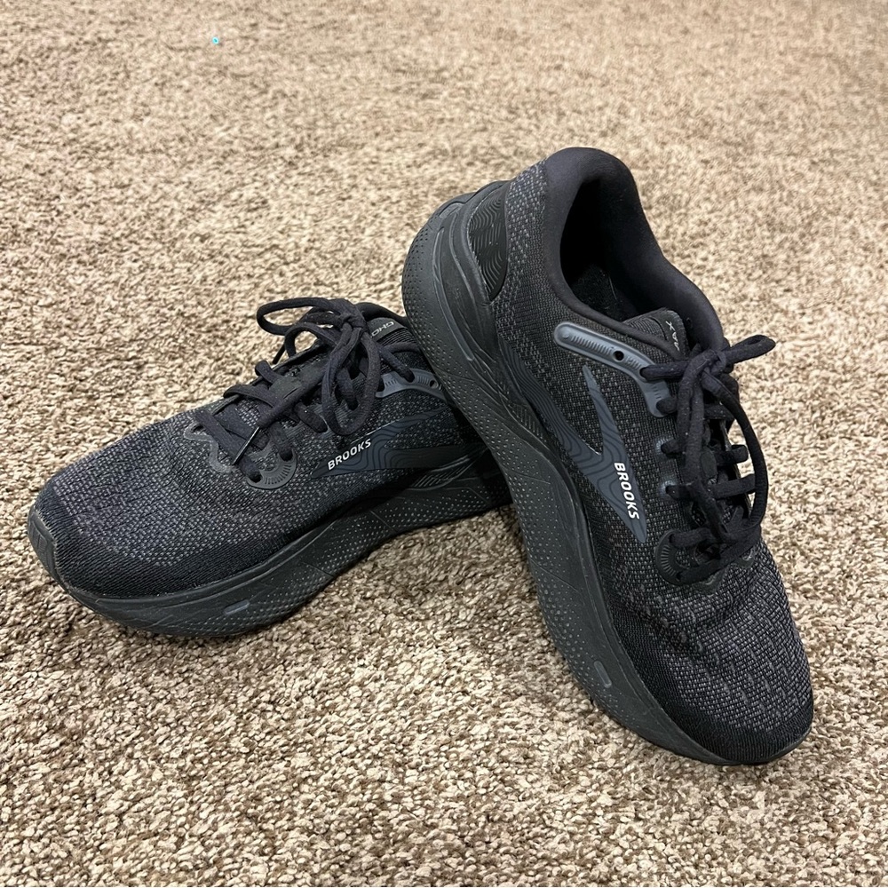 BROOKS Ghost Max Running Shoes Ebony Black color Women’s Size 7.5 Medium (B)